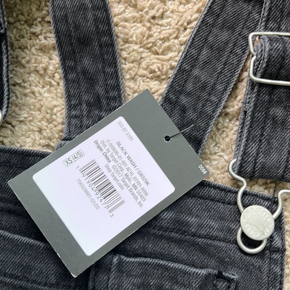 New Girl Black Denim Clothes. Size 4/5 - Picture 2 of 3